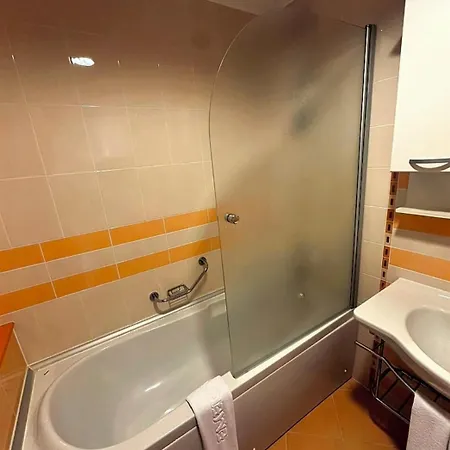 Emerald Breeze In Emerald Ravda