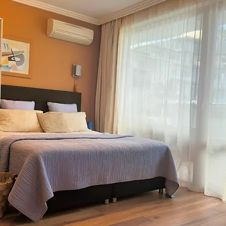 Emerald Breeze In Emerald * Ravda